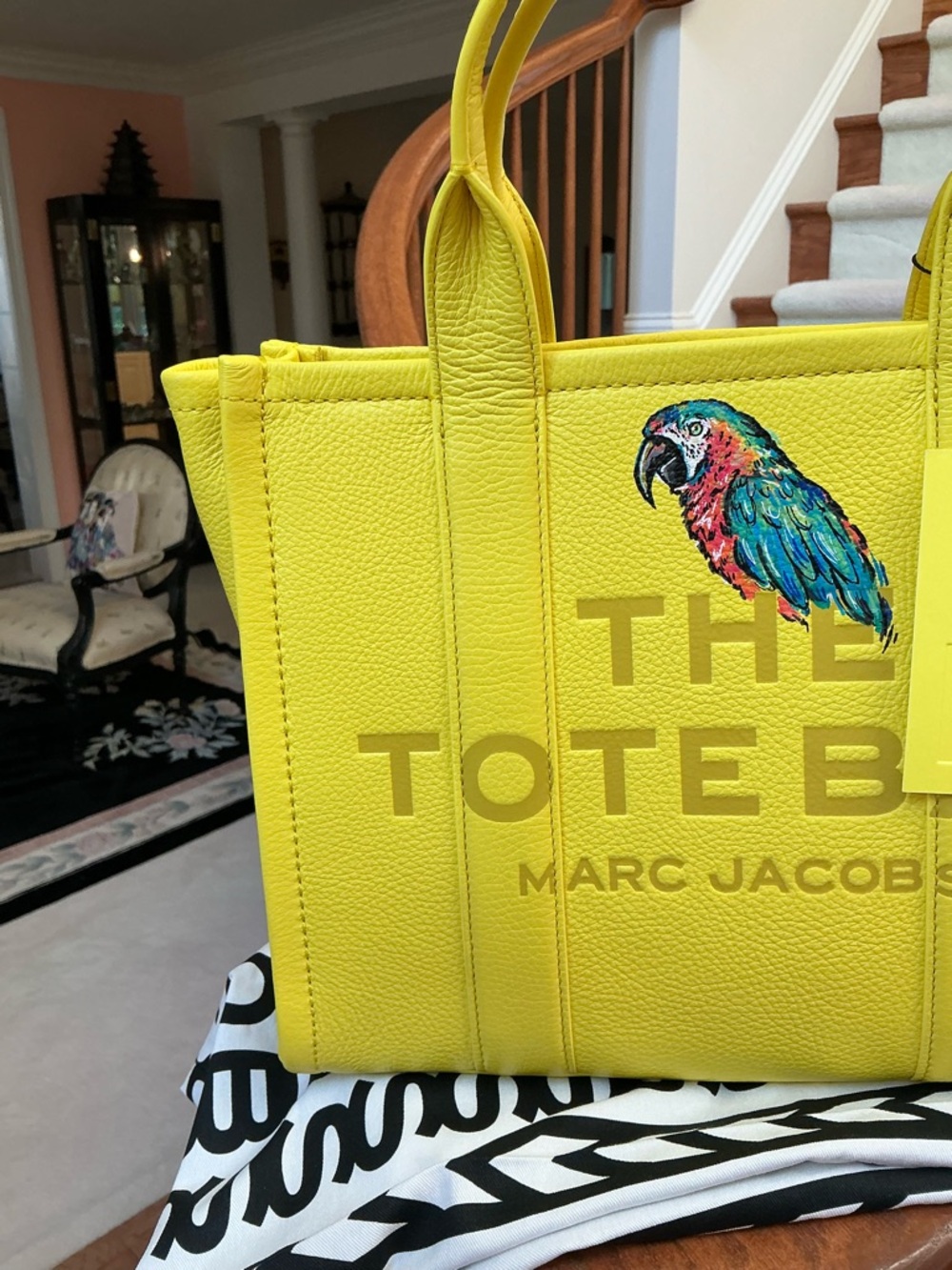 NWT MARC JACOBS CUSTOM PAINTED PARROT YELLOW MEDIUM LEATHER TOTE BAG - Picture 4 of 16